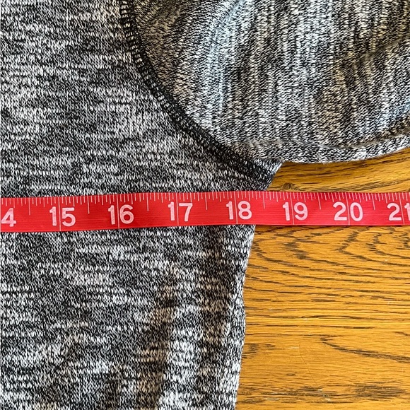 Women’s/juniors hooded zip-up sweater and T-shirt combo Size large NWOT not worn - Picture 15 of 16